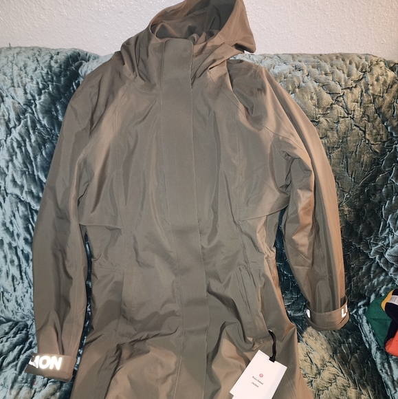 Size 2 Rain jacket BRAND NEW - Picture 3 of 6